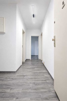Frei! 3 Zimmer/Balkon, Stellplatz in Köln-Porz / Eil
