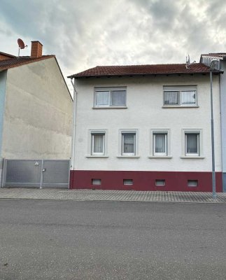 Schönes, gepflegtes Einfamilienhaus mit Garten und Garage