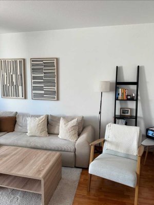 Sehr helle 2.5 Zimmer Wohnung in Frankfurt Hausen sucht nette Mieter
