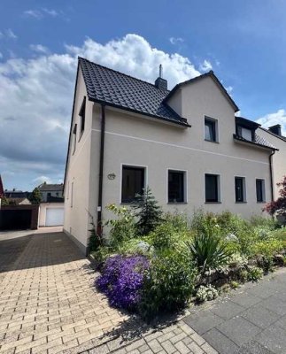 Familie willkommen * Freistehendes Ein-/Zweifamilienhaus  * kernsaniert * Photovoltaikanlage *