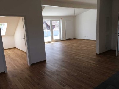 Markgr./Unterr.-traumhaftes Wohnen in einer 4 Zi-Whg mit herrlicher Dachterrasse und EBK