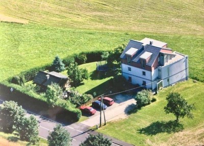 Diese außergewöhnliche Liegenschaft am Rande des Pöstlingberges besticht durch ihren fasziniereden Ausblick, der durchaus angenehmen Alleinlage und bietet eine Vielzahl an Möglichkeiten...