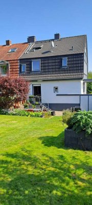 Cronenberg- liebevoll sanierte Doppelhaushälfte mit großem Garten!!