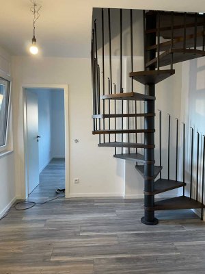 Geschmackvolle 3-Raum-Maisonette-Wohnung mit gehobener Innenausstattung mit Balkon in Kerpen