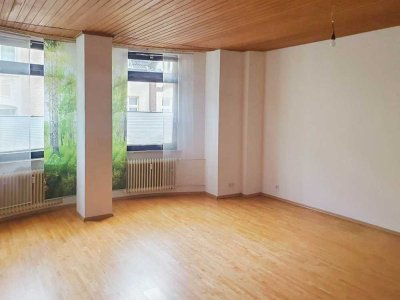 Drei-Zimmer im klassischen Altbau