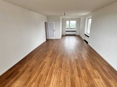 Großzügige 4 Zimmer Wohnung mit Rheinblick!