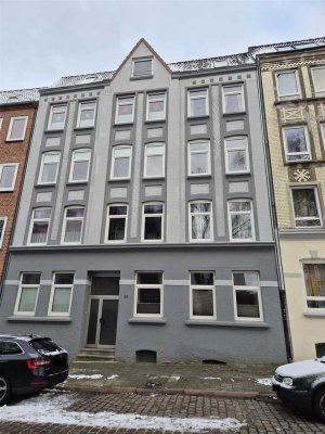 Helle 2-Zimmer-Whg. mit Balkon in gepflegtem Altbau // Braustr. 8, Kiel