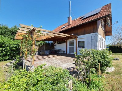 Wunderschönes Einfamilienhaus mit großem Garten, Pool &amp; Garage