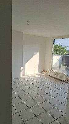 Wohnen unterm Dach – hell, ruhig & mit Balkon
