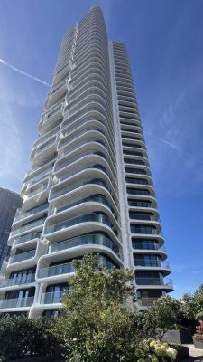 GRAND TOWER: Stilvolle 2-Zimmer-Wohnung mit EBK