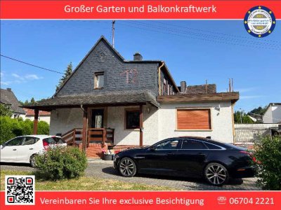Gepflegtes Einfamilienhaus mit großem Grundstück und Grillhütte