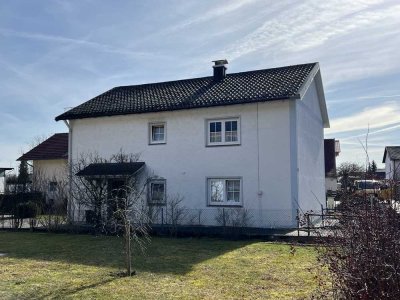 Gepflegtes, älteres  Haus  auf  großem Gartengrundstück in der Nähe von  Mühldorf