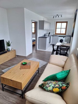 Helle, voll möblierte 2-Zimmer-Wohnung mit EBK & hervorragender Anbindung nach München & Augsburg
