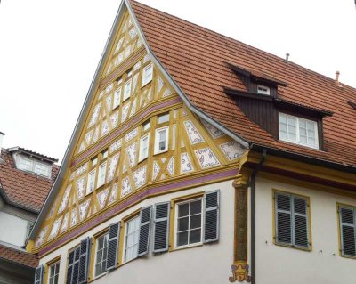 *** Mittendrin :  Maisonettewohnung mit Altbauflair **