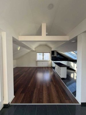 Sanierte 2-Zimmer-Wohnung mit Balkon und großzügigem Grundriss