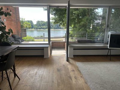 Exklusive Rarität direkt am Rhein - Wohnen mit unverbaubarem Panorama