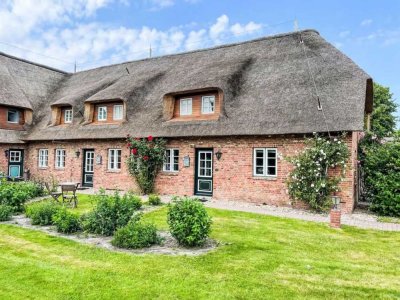 Gemütliches 4-Zimmer-Ferienhausteil unter Reet