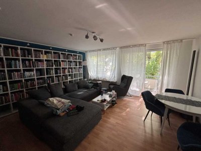Frisch modernisiert mit Balkon und EBK