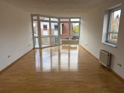 Attraktive 2-Zimmer-Dachgeschosswohnung mit Eckbalkon und Stellplatz in Hamburg Bergedorf