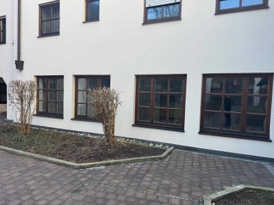 Erstbezug nach Sanierung mit Einbauküche: Stilvolle 3-Zimmer-Erdgeschosswohnung