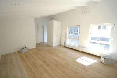 Luxuriöses 1-Zi. Loft, freistehend auf Denkmal-Villen-Grundstück