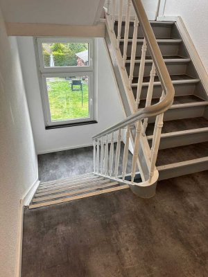 Attraktive, 2 Zimmer- Wohnung incl. Küche im 1. Obergeschoss zu vermieten