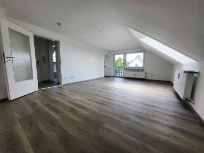 Stilvolle, vollständig renovierte 3-Zimmer-Dachgeschosswohnung mit Einbauküche in Horgau