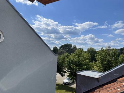Sanierte 1-Raum-Dachgeschosswohnung mit Einbauküche in Wenzenbach