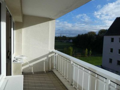 !!! NEU RENOVIERT !!! 4-Zimmer-Wohnung mit Balkon in Naundorf