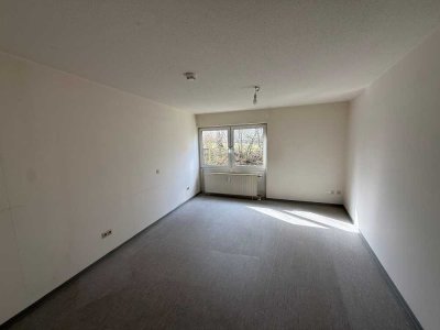 Nach Ihren wünschen renoviert - gepflegte 2 Zimmer Erdgeschosswohnung mit Balkon am Hageberg