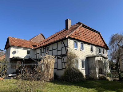 „Viel Fläche: Wohnhaus mit Nebengebäuden und großzügigem Grundstück in Emmerthal-Kirchohsen zu verka