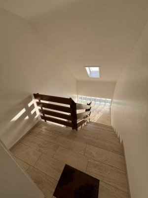 Ansprechende 4-Zimmer-DG-Wohnung mit EBK und Balkon in Remagen/Oedingen für zwei Personen