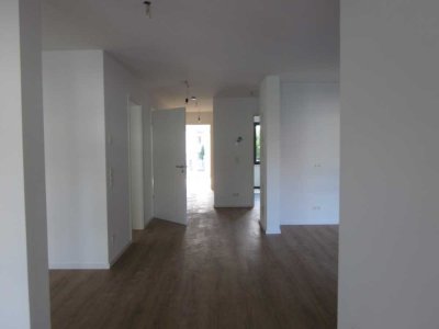 Neuwertige 4-Zimmer-Wohnung in Zentrum von Rodenkirchen