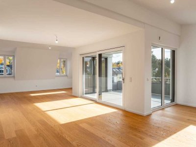 Exklusive Dachetage in Maxhof. Erstbezug mit 3 Balkonen und Solaranlage am Forstenrieder Park.