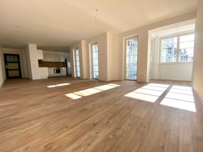 Großzügige 4-Zi-Whg - für Familien o. WG - EBK - Großer Balkon - Parkhaus