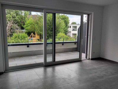 Anfragestopp:!
Erstbezug nach Sanierung mit Balkon und EBK: Stilvolle 3-Raum-Wohnung mit geh. Innena