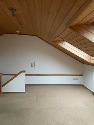 ZENTRAL GELEGENE 2‑ZIMMER‑MAISONETTEWOHNUNG IM 1. STOCK ZU VERMIETEN