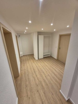 Neugründung: sanierte, möblierte 5-Zimmer-WG in Top Lage