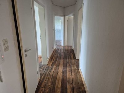 Helle 4-Zimmer Wohnung mit Balkon im 3. OG in Kaiserslautern Innenstadt
Anfrage Stop bis 10.11