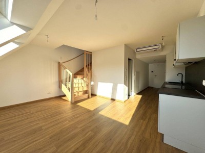 Dachgeschossausbau mit Terrasse &amp; Klimaanlage - Erstbezug - UNBEFRISTET