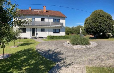 Ein- bis Zweifamilienhaus mit großem Grundstück