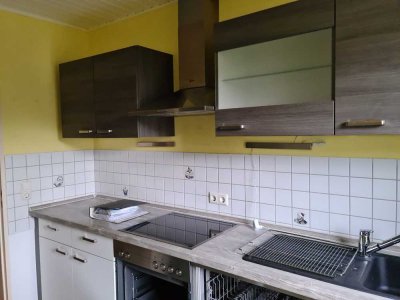 Gepflegte Hochparterre-Wohnung mit zwei Zimmern sowie Balkon und Einbauküche in Bayreuth