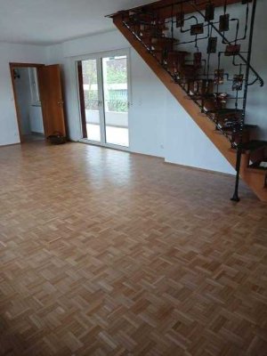 Maisonette ca. 75 m² + 2 große Zimmer im DG eine weitere 75-m²-Wohnung wäre verfügbar