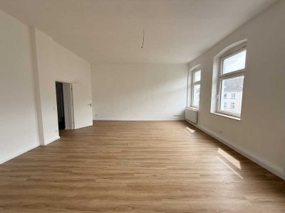 Provisionsfrei - sanierte Wohnung mit hohen Decken in Jugendstilhaus!