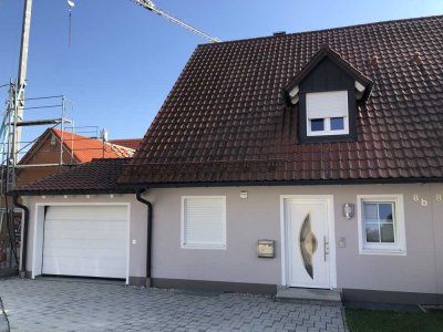 Schöne, gepflegte 4-Zimmer-Doppelhaushälfte mit geh. Innenausstattung und EBK