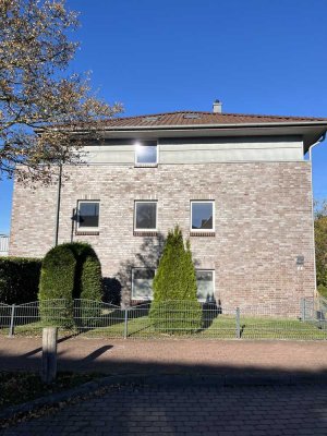 Attraktive, gepflegte 84qm Wohnung im 1. OG in schöner Lage mit 4 Zimmern, Balkon und Stellplatz