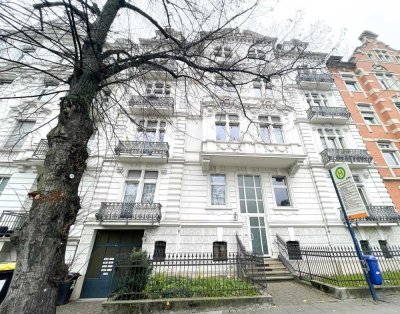 ALTBAUWOHNUNG mit EINBAUKÜCHE und Balkon in ZENTRALER LAGE (Rand Rheingauviertel)