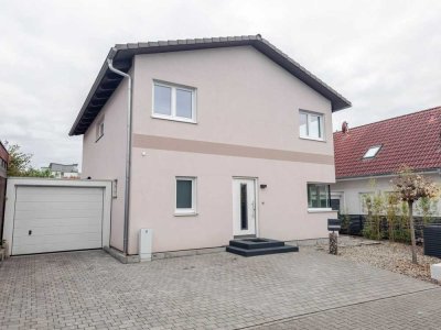 Einziehen & wohlfühlen: Einfamilienhaus mit Terrasse, Gartenhütte, Garage
