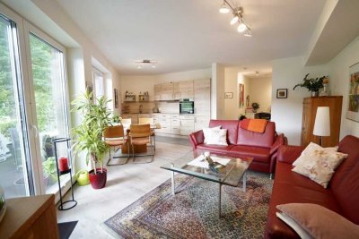 Moderne 2-Zimmer-Wohnung mit Balkon, Aufzug und Stellplatz in zentraler Lage