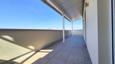 Traumwohnung mit umlaufender Dachterrasse, Fahrstuhl und durchdachtem Badezimmer mit Terrassenzugang